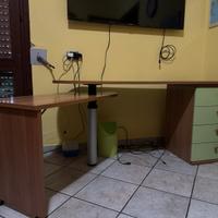 Scrivania con penisola & mobile per pc