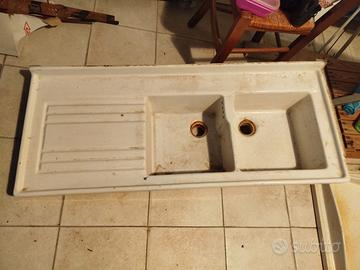 Lavabo in ceramica a due vasche