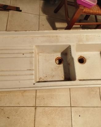 Lavabo in ceramica a due vasche