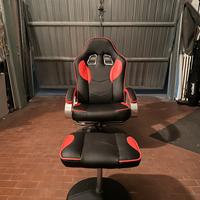 Poltrona gaming con poggiapiedi