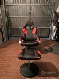 Poltrona gaming con poggiapiedi