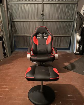 Poltrona gaming con poggiapiedi