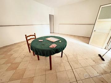 Locale Commerciale GIUGLIANO- FL256