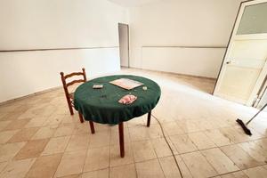 Locale Commerciale GIUGLIANO- FL256