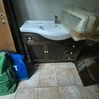 mobiletto da bagnocompleto lavabo e specchio