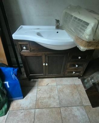 mobiletto da bagnocompleto lavabo e specchio
