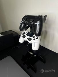 Supporto gaming e due joystick