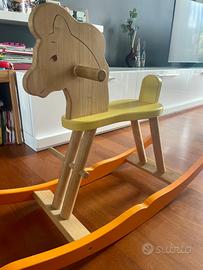 Cavallo a dondolo In legno