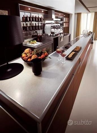 Bar con plateatico e slot