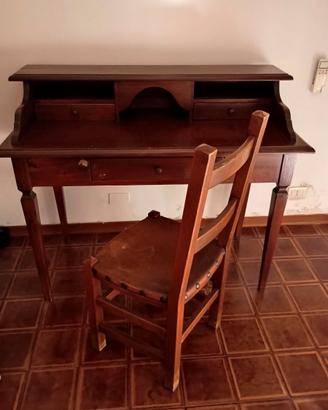 Scrivania con sedia