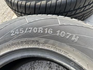 4 Pneumatici usati 245/70 R16 107H Kumho