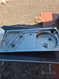 Fornelli e lavabo roulotte