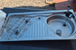 Fornelli e lavabo roulotte