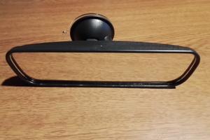 Specchietto retrovisore per auto