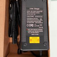 Caricabatterie 24V per bici elettrica