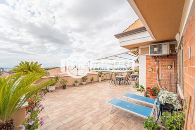 Luminoso attico con terrazzo