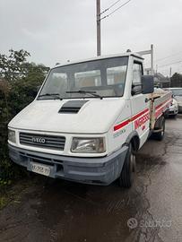 Iveco Daily 30.8 2.5 Diesel PC Cabinato