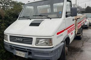 Iveco Daily 30.8 2.5 Diesel PC Cabinato