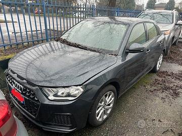 Audi A1  2019 interni bruciati