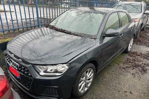 Audi A1  2019 interni bruciati