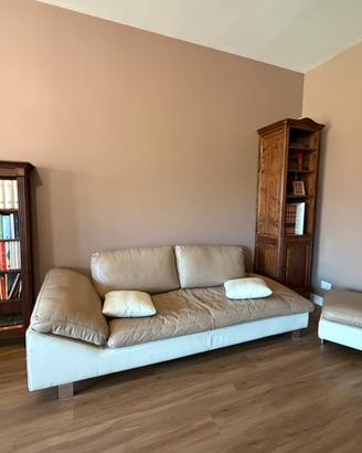 Divano 2 posti in vera pelle e pouf