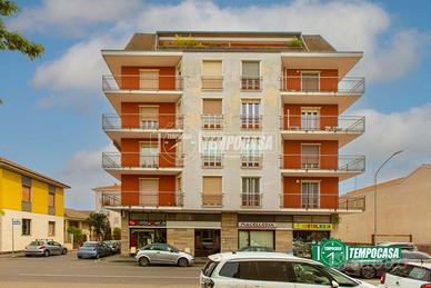 QUADRILOCALE CON BOX E CANTINA