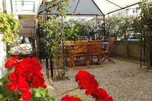 Villino al mare,giardino privato,centro,Maggio