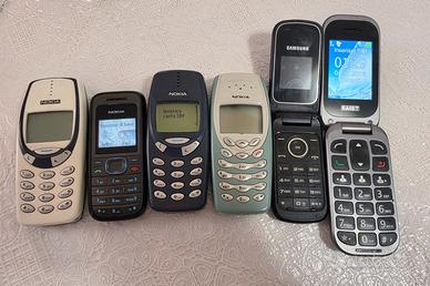 Lotto stock cellulari vintage Nokia, Samsung, ecc