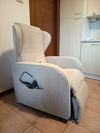 Poltrona relax elettrica con rotelle