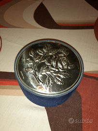 Scatola con sbalzo in argento