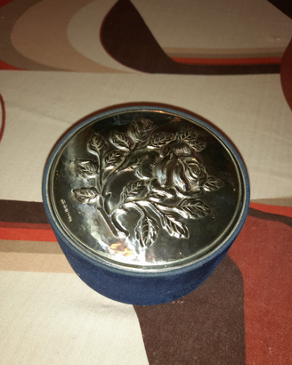 Scatola con sbalzo in argento