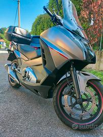 Honda integra 750 s
