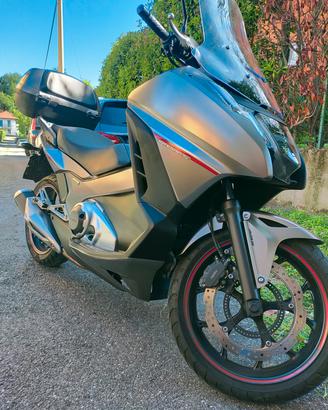 Honda integra 750 s