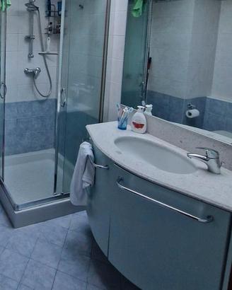 Mobile bagno e specchio