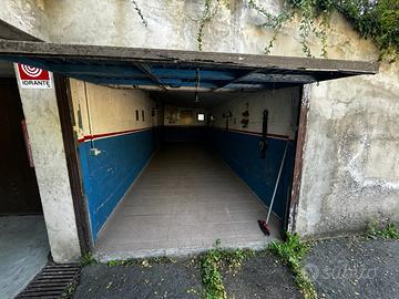 Box 2 posti auto piastrellato asciutto