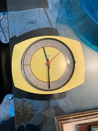 Orologio Bayard anni 60 in formica gialla