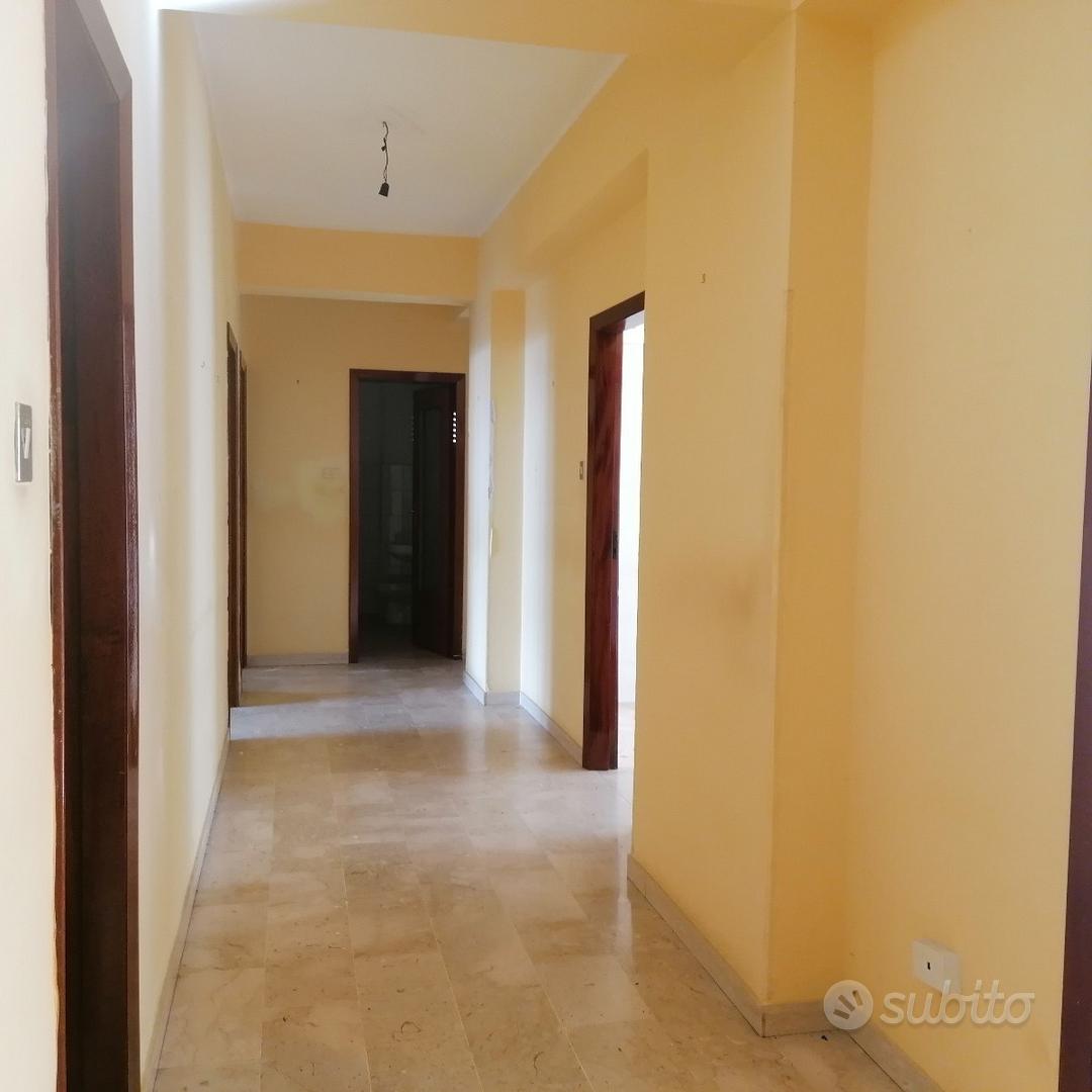 576168 Luminoso Appartamento Zona Centro Crotone - Vista 4