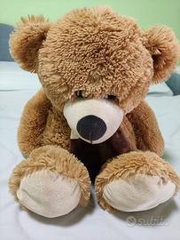 Morbidissimo peluche orsetto marrone con sciarpa