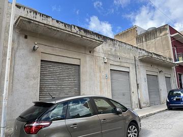 Ampio magazzino in via Sardegna Erice Casa Santa