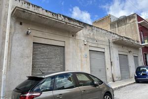 Ampio magazzino in via Sardegna Erice Casa Santa