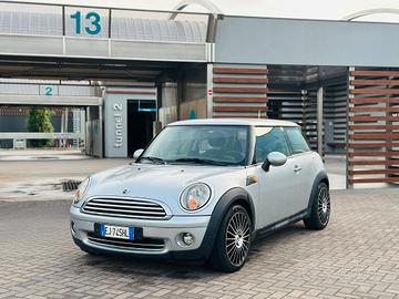 Mini Cooper del 2008 
Motore 1.6 benzina 120