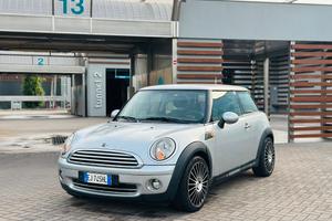 Mini Cooper del 2008 
Motore 1.6 benzina 120