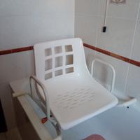 Sedia girevole per vasca.