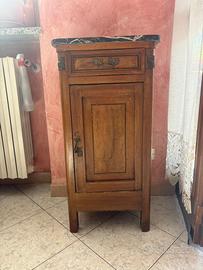 Comodino con piano in marmo