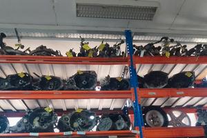 Stock scatola guida elettrica idraulica