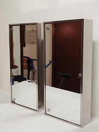 coppia mobiletti bagno anni 70 cromati e specchio 