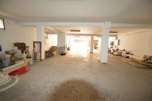 Locale uso magazzino con piazzale