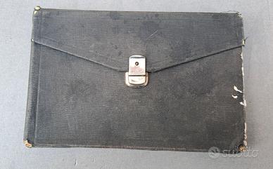 Antico astuccio contenente  supporti porta-lastre