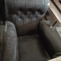 2 poltrone in pelle nera 