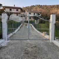 Primo piano di villetta con terreno ed uliveto